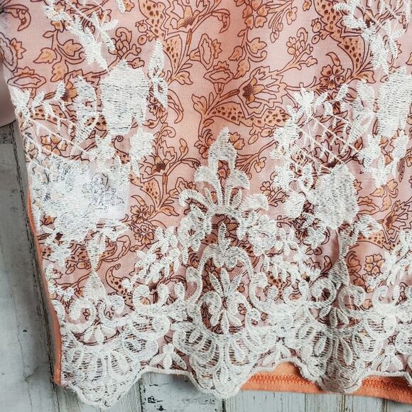 Umgee Color Block Lace Back Bell Sleeve Top Pink Orange Size Small - Picture 6 of 12